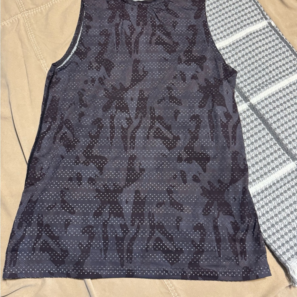 Zyia Black and Gray Camo Chill Sleeveless Top